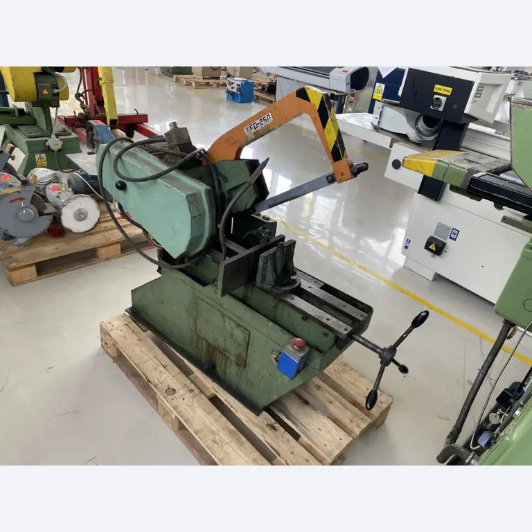 Kovoobrábecí stroje a pracovní obuv-2